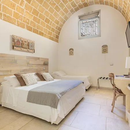 فندق مبيت وإفطار Clara Domus غالّيبولي