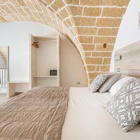 Clara Domus فندق مبيت وإفطار غالّيبولي