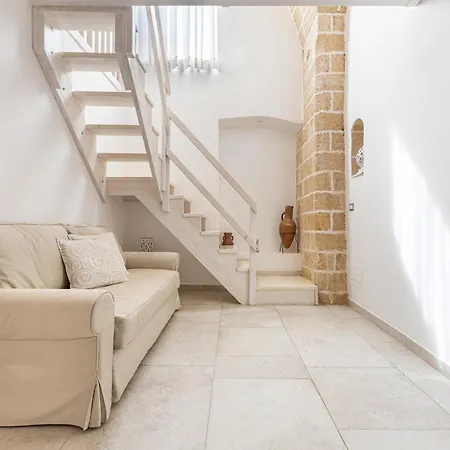 Clara Domus Gallipolli