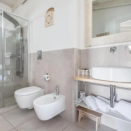 Oda ve Kahvaltı Clara Domus 3*