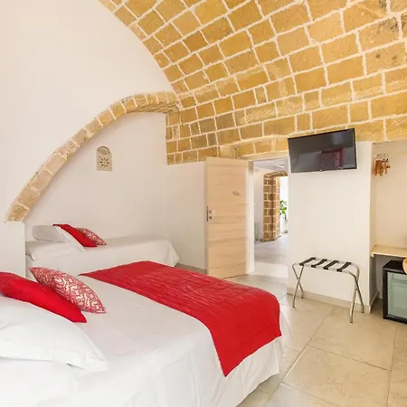 Clara Domus Gallipolli