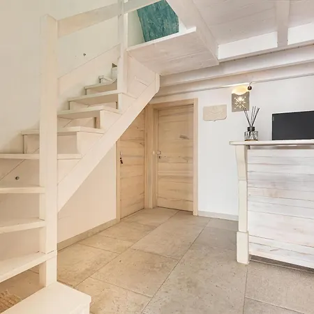 Clara Domus Oda ve Kahvaltı 3*