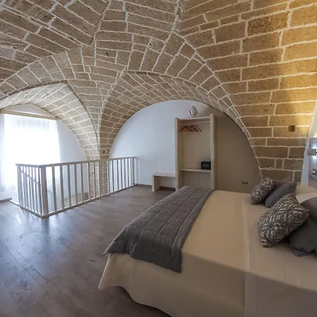 Clara Domus Gallipolli